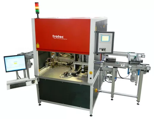 Bild: Automatisierte Lasertechnik von Trotec zur Beschriftung von medizinischem Besteck