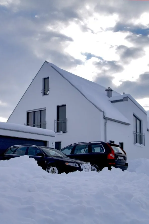 Kälte, Sturm und Schnee können massiven Ziegelhäusern nichts anhaben und bieten den Bewohnern Schutz und Sicherheit.506 Bild: tdx/Mein Ziegelhaus