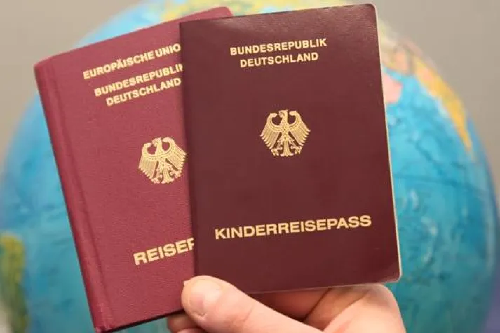 Bild: Kindereintrag im elterlichen Reisepass verliert Gültigkeit