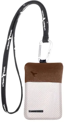 Bild: Stilsicherer Abschlag am Green: Die neue URBAN TOOL Golf Kollektion