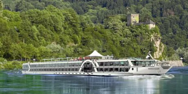 Bild: "Leinen los..." - Jungfernfahrt der MS Amadeus Elegant von Lüftner Cruises am 10. Mai