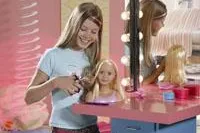 Schmink- und Frisierhits für Kids - Am Trendfrisuren Frisierkopf ist Haare schneiden endlich erlaubt Bild: Schmink- und Frisierhits für Kids - Am Trendfrisuren Frisierkopf ist Haare schneiden endlich erlaubt