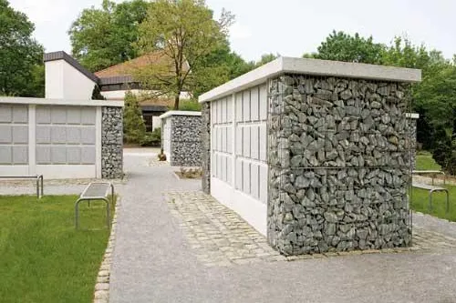 Bild: Stadt Lage: Zertifizierung des Errichters war Bedingung für neue Urnenwandanlage