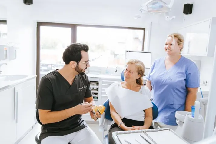 Bild: Weil ein schönes Lächeln es wert ist – Zahnerhaltung bei MoReZahn