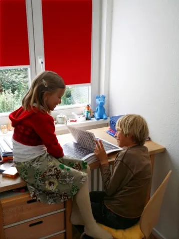 Bild: Vielseitiger Sonnenschutz: dekorative Allrounder fürs Kinderzimmer