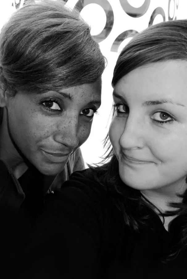 Lucienne Bangura (links) und Lisa Grundner verstärken seit März 2009 das Team von kommunikation lohnzich