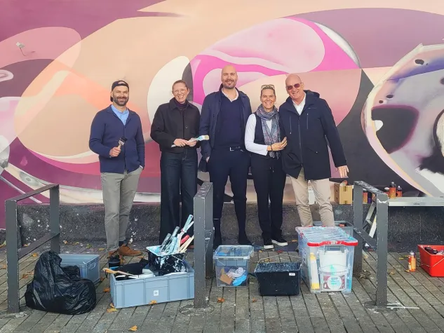 Farbenfrohes Wandbild verschönert die Porschestraße Bild: Farbenfrohes Wandbild verschönert die Porschestraße