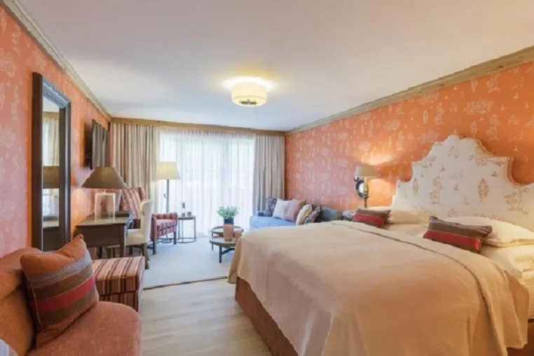 Bild: Stylisches neues Zimmerdesign im Unterschwarzachhof Spannendes Crossover mit traditionellen Elementen
