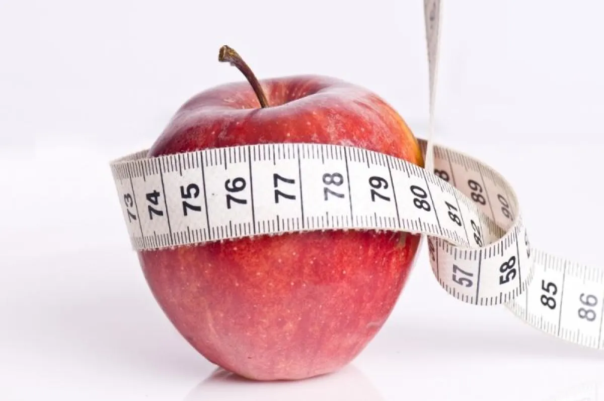 Beim Abnehmen entstehen durch den Abbau von Fettpolstern vermehrt Säuren. Deshalb ist eine basische Ernährung wichtig. Foto: phantermedia.net.  Nur im Textzusammenhang kostenlose Verwendung gestattet