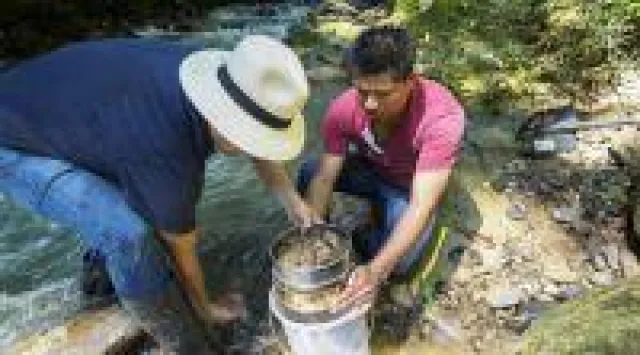 Bild: Goldwaschen - noch heute möglich