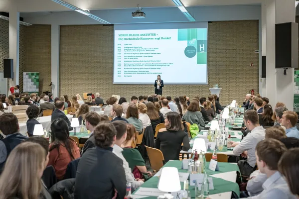 Bild: WIR-Stipendium der Hochschule Hannover wächst weiter: 155 Studierende erhalten Förderung