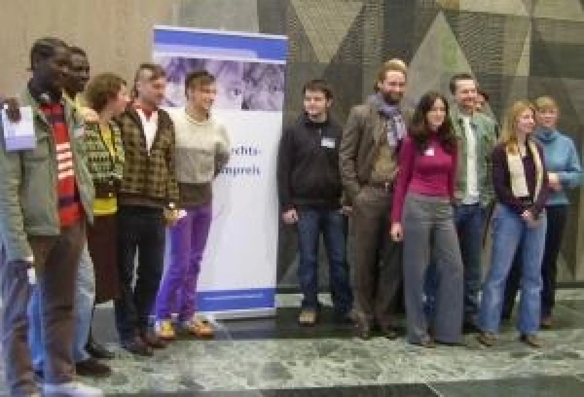 Preiträgerinnen und Preisträger des Deutschen Menschenrechtsfilmpreises bei der Preisverleihung am 6.12.2008 in der Nürnberger Meistersingerhalle