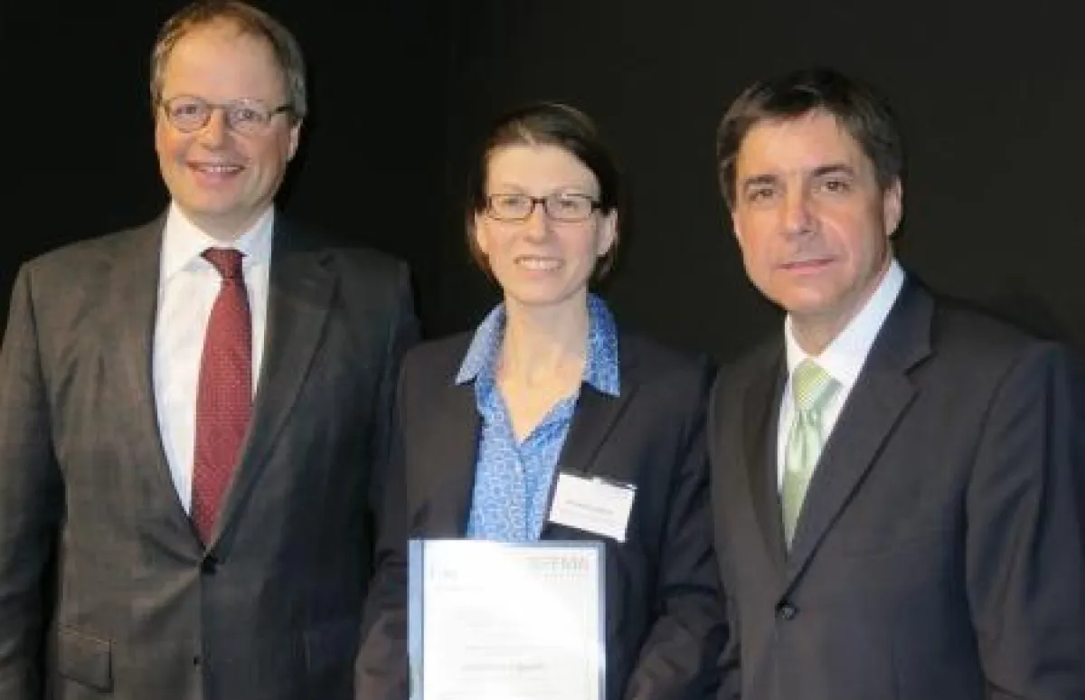 Christine Lippert mit Prof. Klaus Heying (l.), und Prof. Dr. Markus Lehmann (r.)
