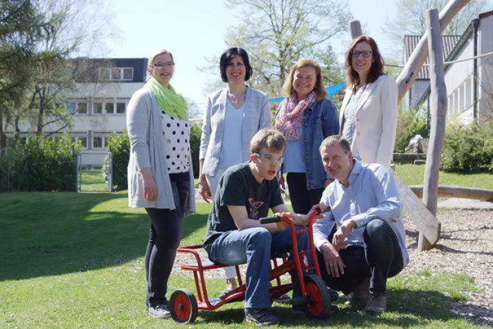 Bild: Kinder in der St. Lukas-Klinik freuen sich über neue Spielgeräte