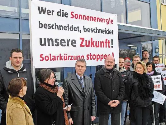 Bild: Senkung der Solarförderung: Branche fürchtet Verlust Tausender Arbeitsplätze