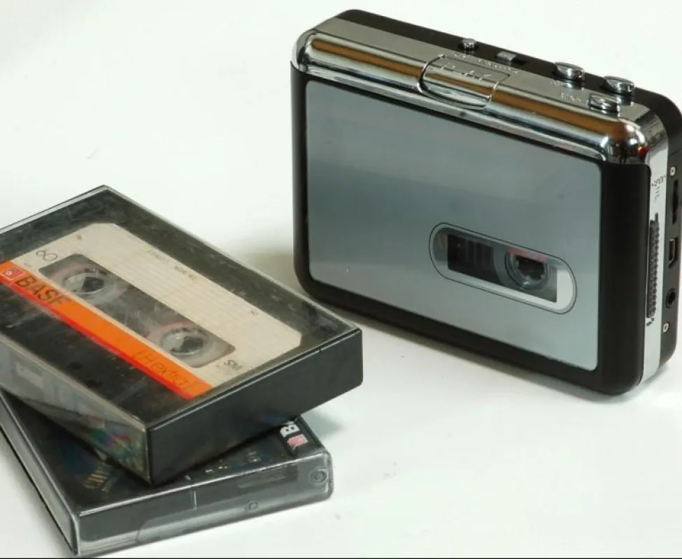 Verbindet man den reflecta DigiCassette über USB 2.0 an einen PC, kann man die analoge Musik in MP3-Formate umwandeln.