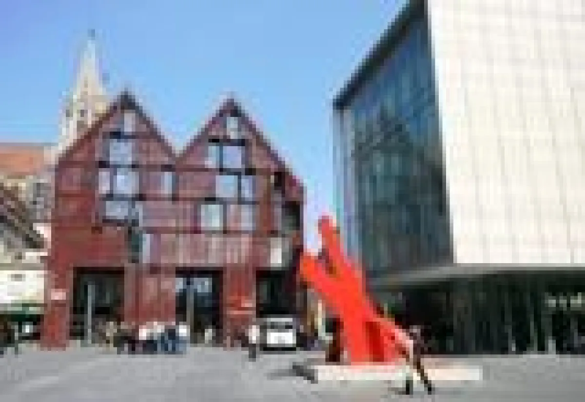 Neues Domizil für die Objekta Immobilienkontor GmbH – das markante Gebäude in der Neue Straße 85 in Ulms Neuer Mitte direkt beim Hans- und Sophie-Scholl-Platz in Ulm. Foto: privat.