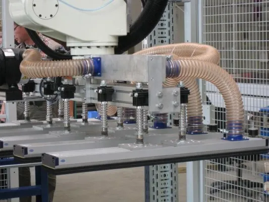 Bild: Ein Greifer für alle Lagen: de Man liefert Palettieranlage an Frisia