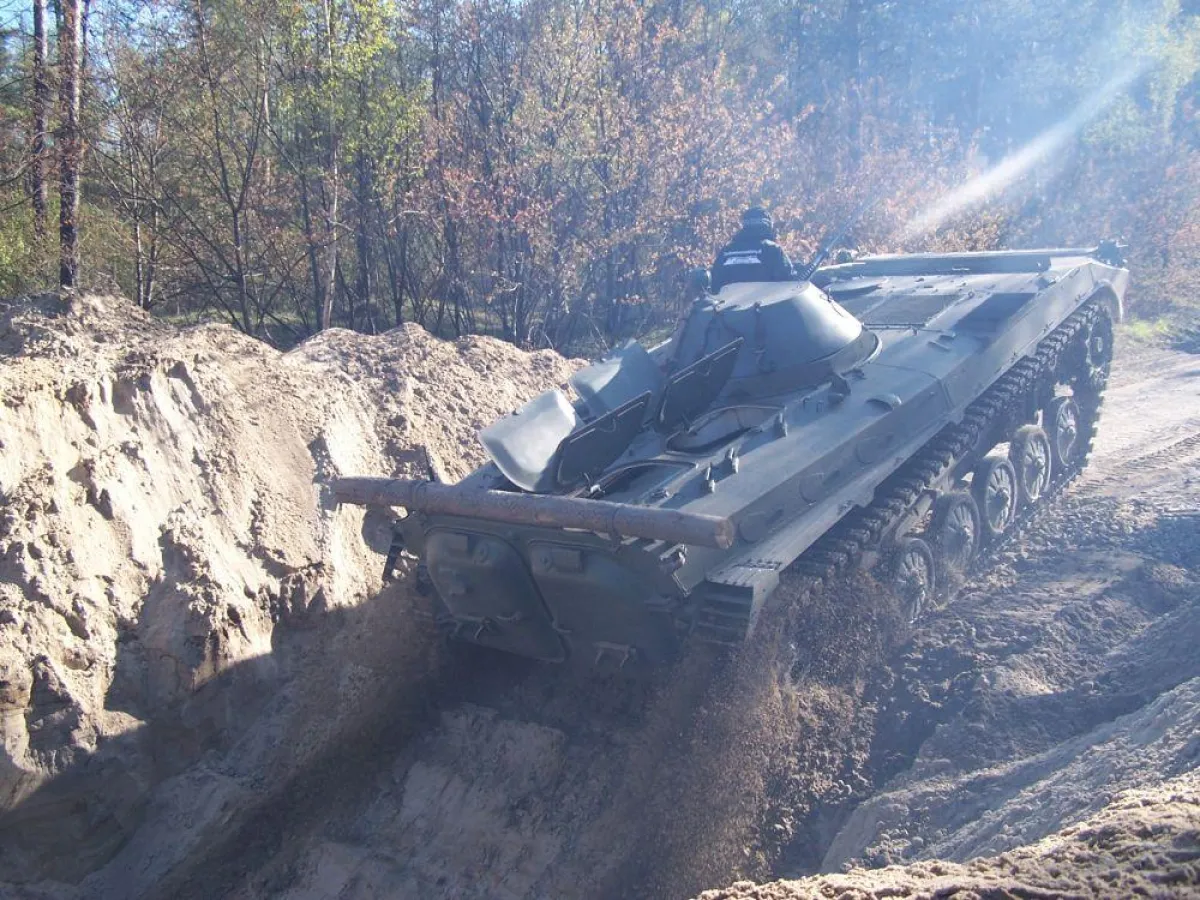 BMP-Kettenpanzer von panzerfun mit etwa 15 Tonnen Gesamtgewicht