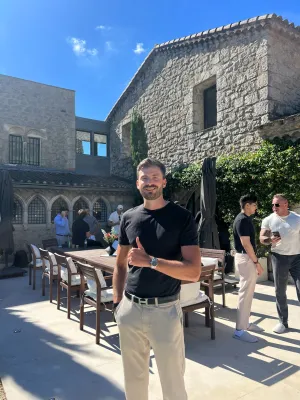 Bild: Warum Firmen Copywriter suchen und besser bezahlen jetzt!