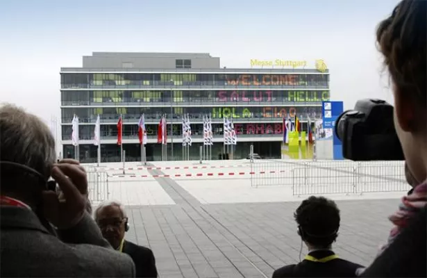 Bild: Agentur Full Moon und Messe Stuttgart eröffnen R+T Weltleitmesse mit außergewöhnlicher Post-it Aktion