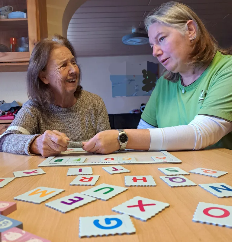 Ute Hebermehl mit ihrer Senioren-Assistentin Tanja Gräf (© BdSAD)