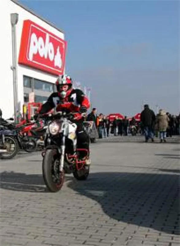 Menschen, Motorräder und Musik: Zum Start in die Motorradsaison öffnet das POLODROM in Jüchen