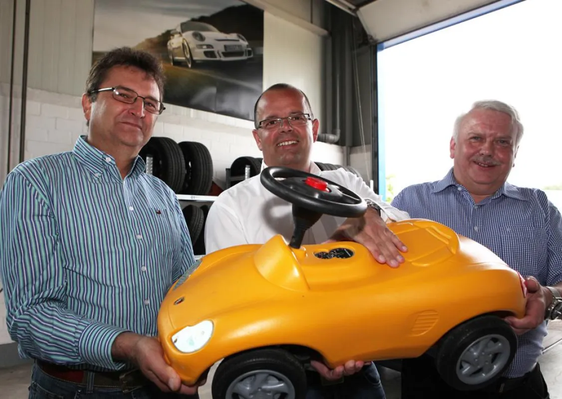 Abb.: Das Team der Sportwagen Werkstatt Neubauer Ulrich Brackelmann, Sönke Neubauer und Karl-Heinz Wagner