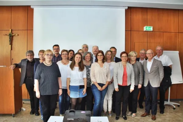 Großer Andrang beim 15jährigen Jubiläum der Tagesklinik für Psychiatrie und Psychotherapie in Saarburg Bild: Großer Andrang beim 15jährigen Jubiläum der Tagesklinik für Psychiatrie und Psychotherapie in Saarburg