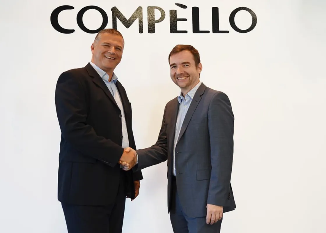 Der scheidende Geschäftsführer Bernhard Geist (rechts) übergibt die Geschäftsführung von Compello Gm