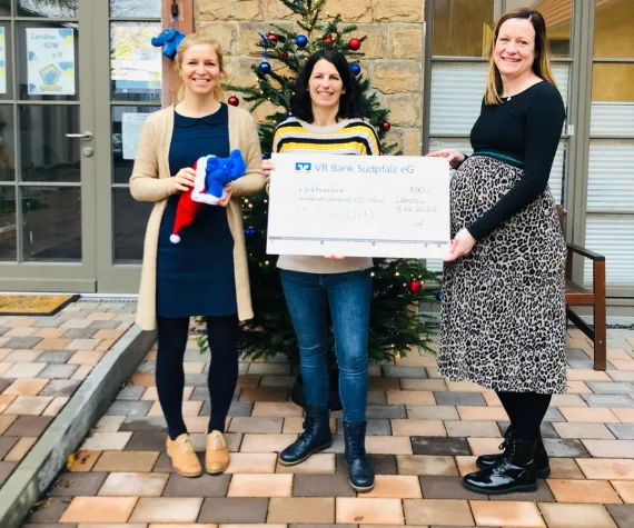 Bild: Investition in Zukunft der Kinder durch Kindesschutz-Spende