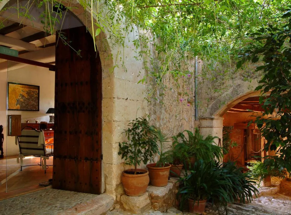 Ellen Kamrad vergrößert Location-Auswahl und Full-Service Angebote auf Mallorca