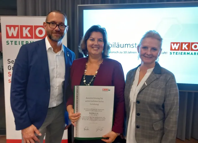 Bild: Wirtschaftskammerehrung für SinnWin Mag.a Claudia Schenner-Klivinyi für 10 Jahre SinnWin
