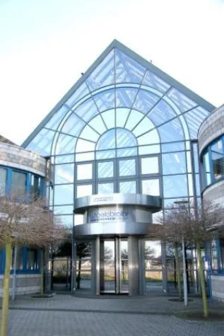 Wheelabrator und DISA setzten nach der Fusion auf Synergienutzung Bild: Wheelabrator und DISA setzten nach der Fusion auf Synergienutzung