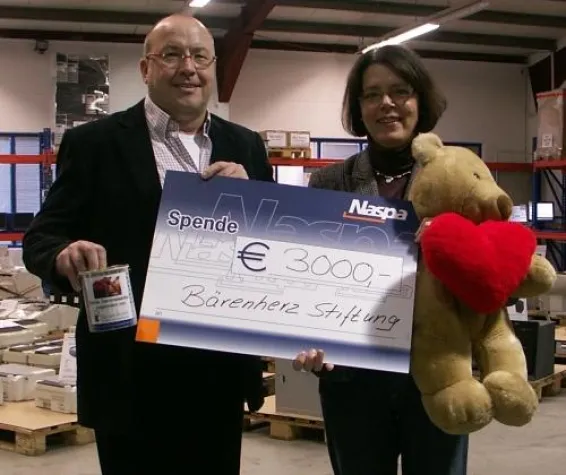 Bild: UsedPcShop.de spendet 3000,- Euro für Bärenherz