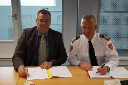 Die Feuerwehr Zaanstreek-Waterland unterzeichnet Vertrag mit LHD Group Bild: Die Feuerwehr Zaanstreek-Waterland unterzeichnet Vertrag mit LHD Group