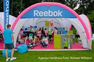 Bild: X-GLOO bringt Vordach-Banner auf den Markt