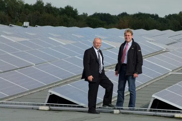Bild: Ein Zeichen für die Umwelt setzten - Jansen Gruppe investiert massiv in Photovoltaik-Technik