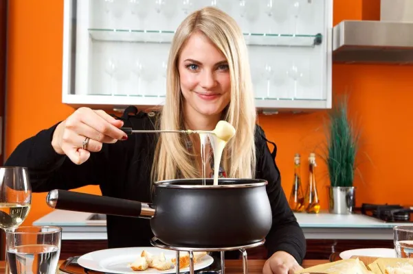 Bild: Der Expertentipp im Februar - Wieso zieht der Käse Fäden?