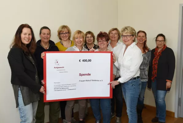 Bild: "Aufgeweckt" unterstützt Frauen-Notruf Wetterau e. V.