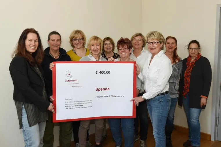 Bild: "Aufgeweckt" unterstützt Frauen-Notruf Wetterau e. V.