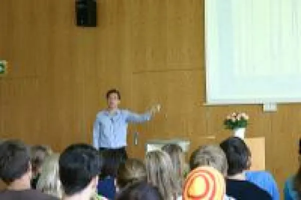 Bild: 200 Waldorfschüler*innen beschäftigen sich mit „Grenze“ beim Jugendsymposion