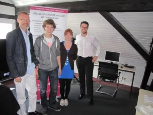 Bild: Wirtschaftsklasse des Hechinger Gymnasiums besucht die Kreisbaugenossenschaft