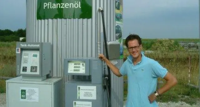 Bild: ajuvo erklärt auf Streetlife Festival 2008 die Ursachen der hohen Ölpreise