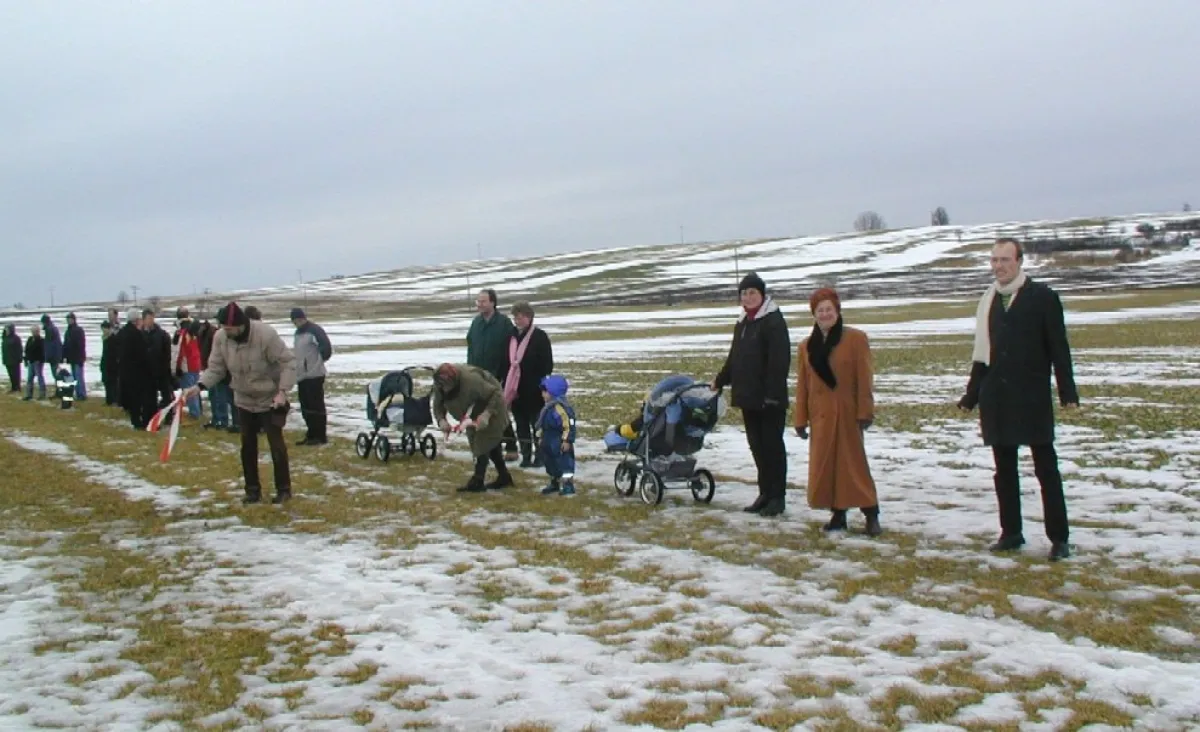 Voller Einsatz für die Umgehungsstrasse in Heuchlingen: ödp Landtagskandidat Gerd Eckhardt und ödp-Vize Edith Seifert (re. im Bild)