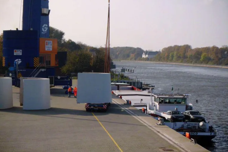 Bild: RENDSBURG PORT fertigt das 100. Schiff in 2014 ab