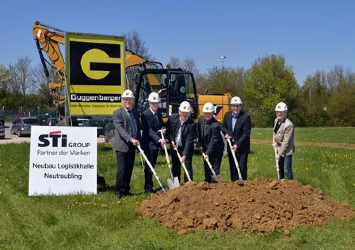 Mitte April erfolgte der Spatenstich für die neue Logistikhalle der STI Group in Neutraubling