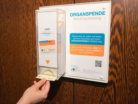Bild: Stadt Essen führt Ausweisspender für Organspendeausweise ein