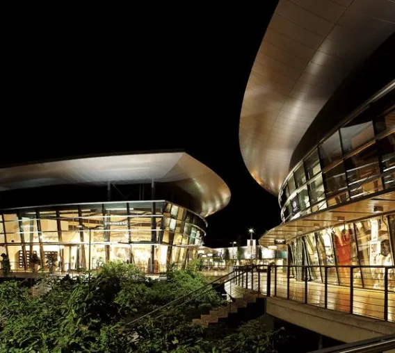 Bild: designer outlets Wolfsburg: positiver Jahresrückblick 2009 mit knapp 1.4 Millionen Besuchern.