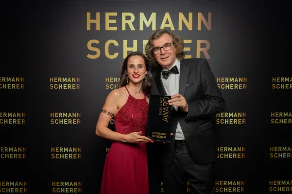 Bild: SPEAKER-SENSATION IN WIESBADEN: STEFANIE JAHN MACHT’S KURZ UND KNACKIG